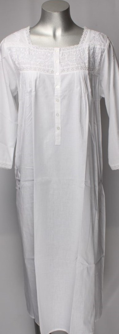 Cotton nightie w long sleeves and  embroidered flowers white Style:AL/ND-26 image 0